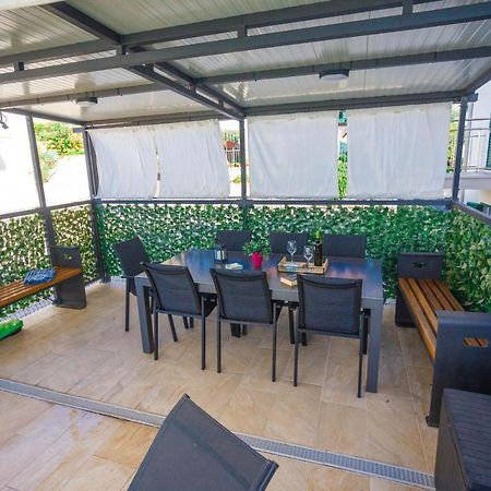 Apartment Jerry With Private Pool Милна Екстериор снимка