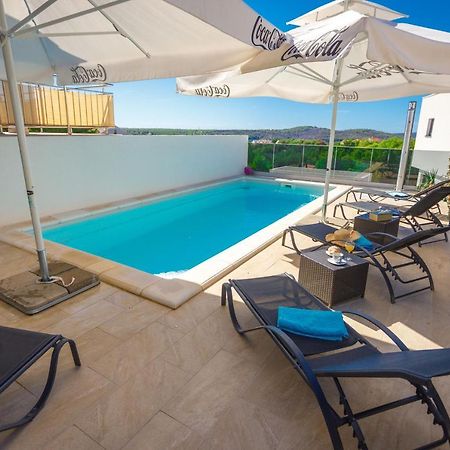 Apartment Jerry With Private Pool Милна Екстериор снимка