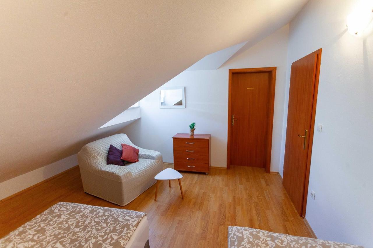 Apartment Jerry With Private Pool Милна Екстериор снимка