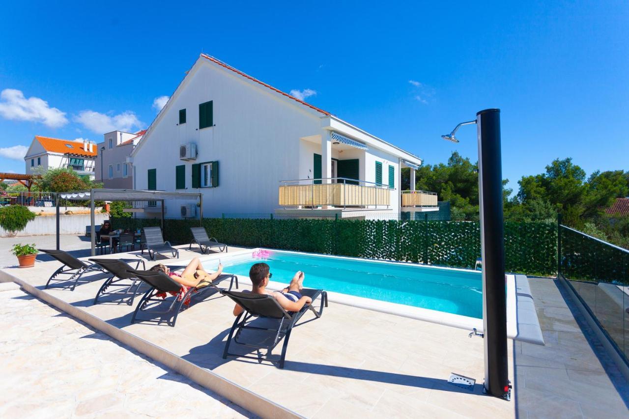 Apartment Jerry With Private Pool Милна Екстериор снимка