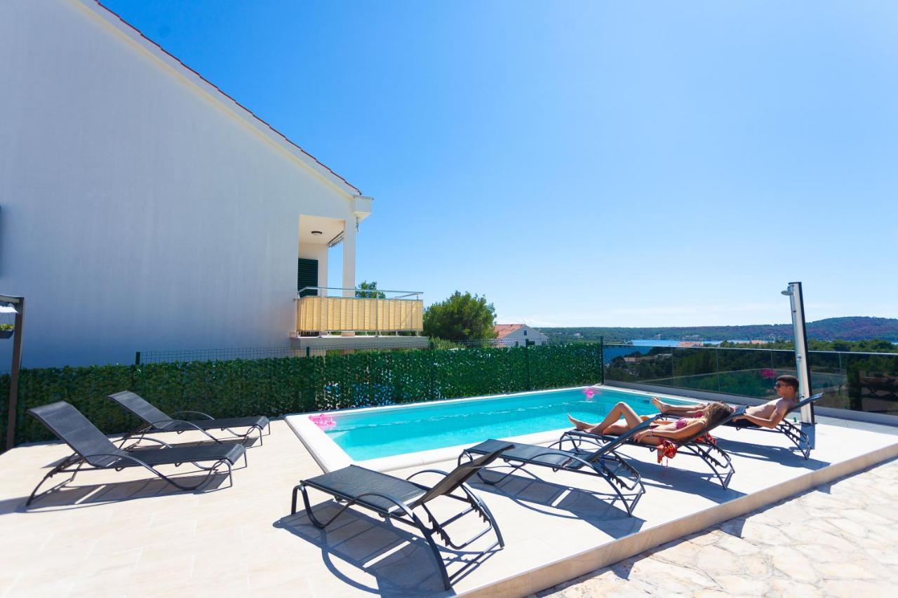 Apartment Jerry With Private Pool Милна Екстериор снимка