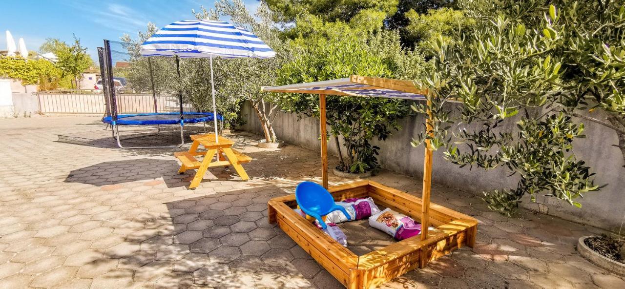 Apartment Jerry With Private Pool Милна Екстериор снимка