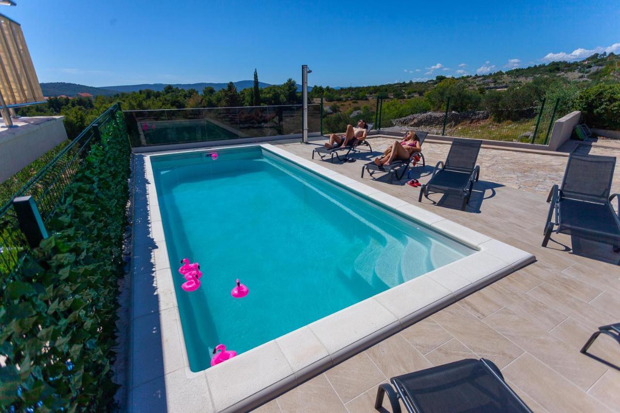 Apartment Jerry With Private Pool Милна Екстериор снимка