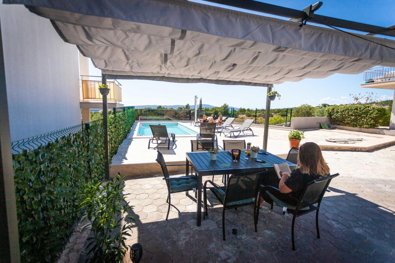 Apartment Jerry With Private Pool Милна Екстериор снимка