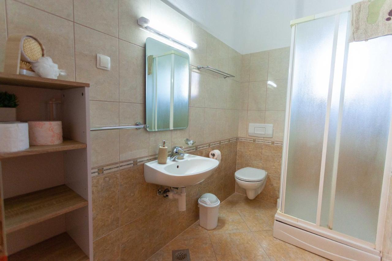 Apartment Jerry With Private Pool Милна Екстериор снимка