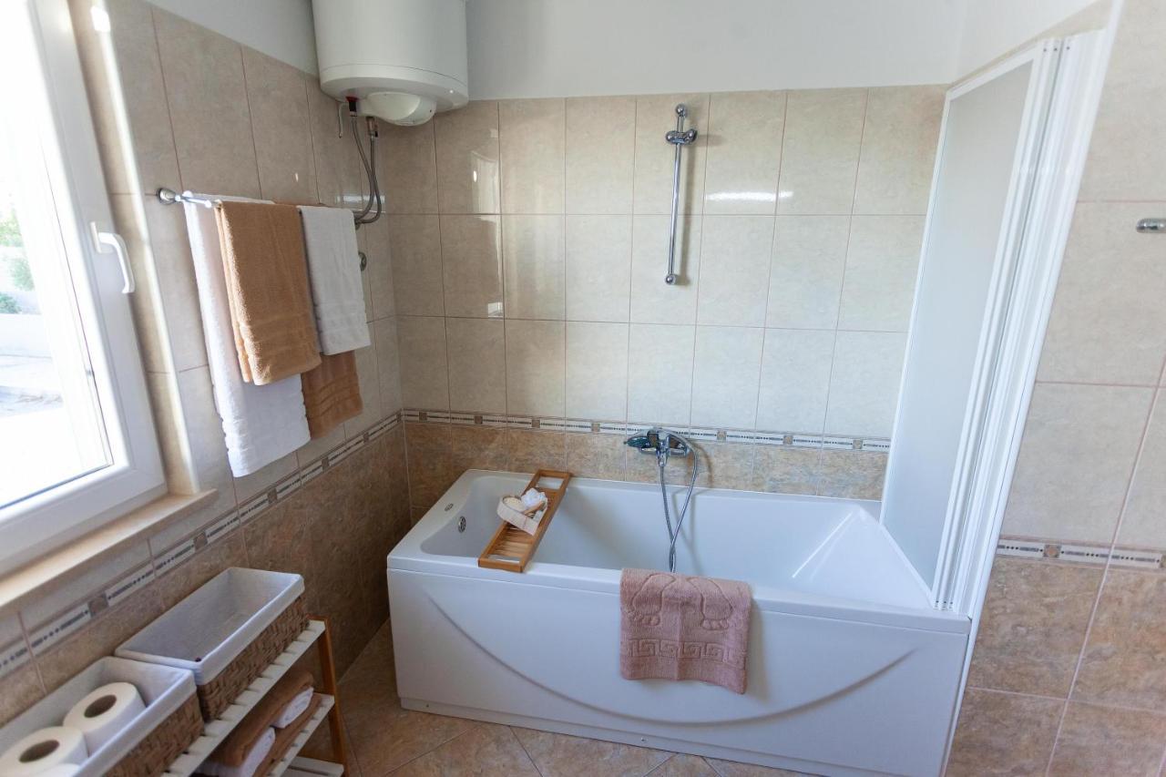 Apartment Jerry With Private Pool Милна Екстериор снимка