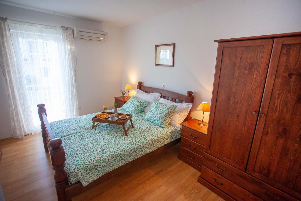 Apartment Jerry With Private Pool Милна Екстериор снимка