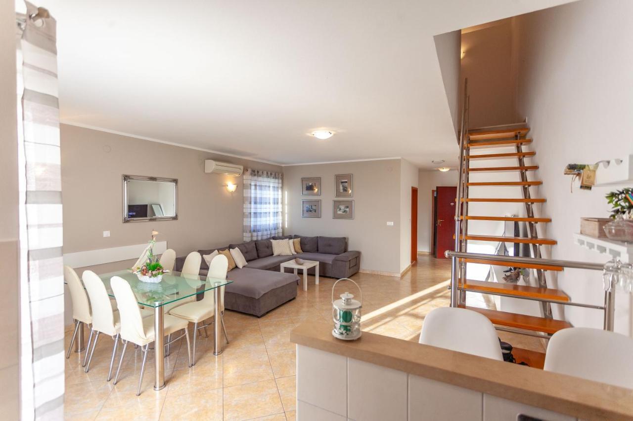 Apartment Jerry With Private Pool Милна Екстериор снимка