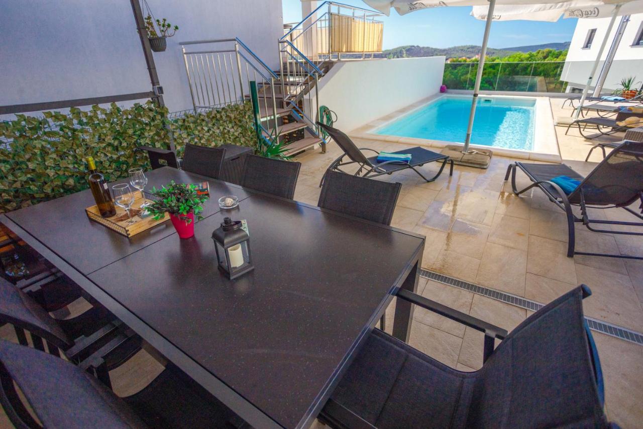 Apartment Jerry With Private Pool Милна Екстериор снимка