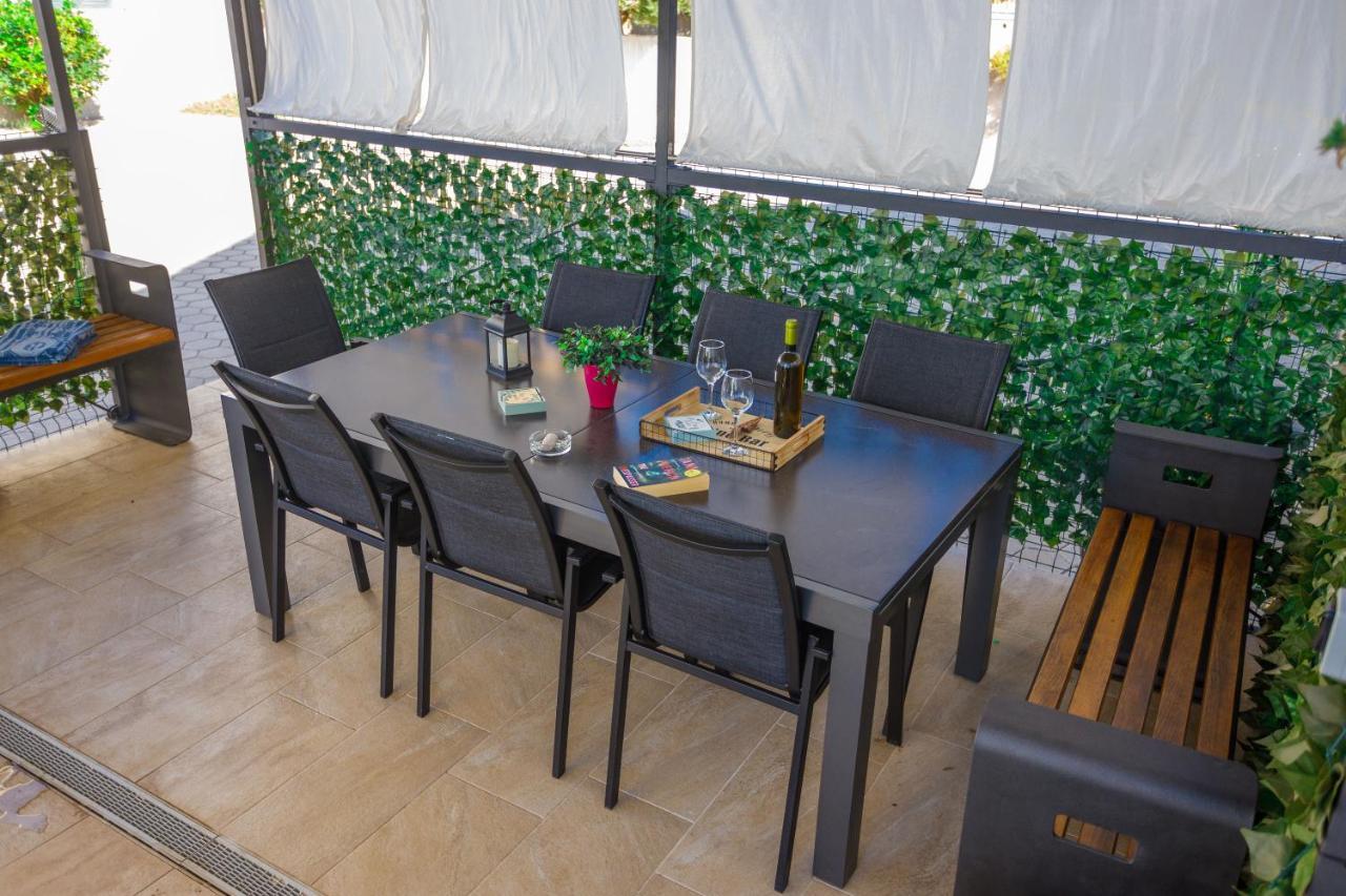 Apartment Jerry With Private Pool Милна Екстериор снимка