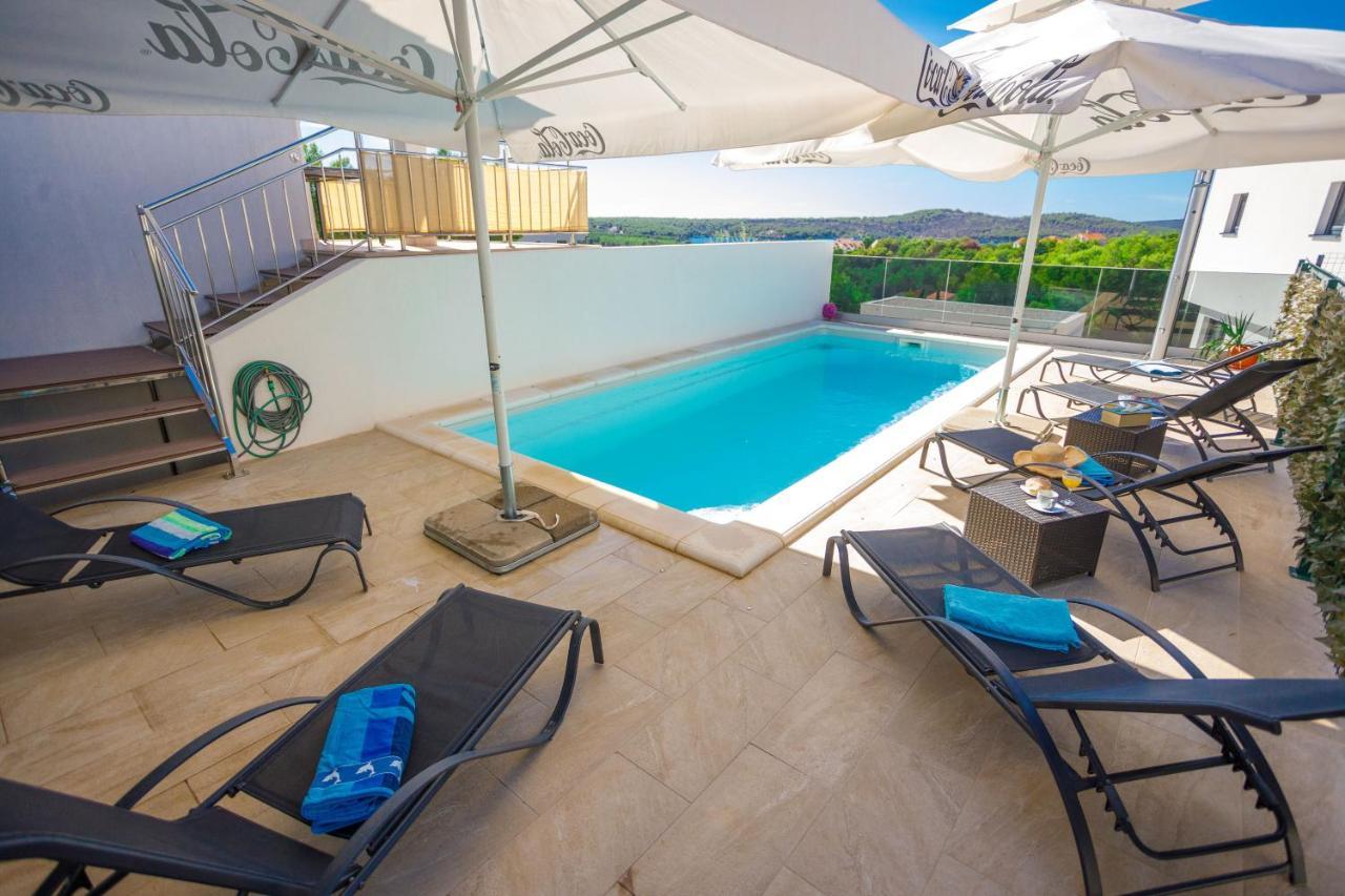 Apartment Jerry With Private Pool Милна Екстериор снимка