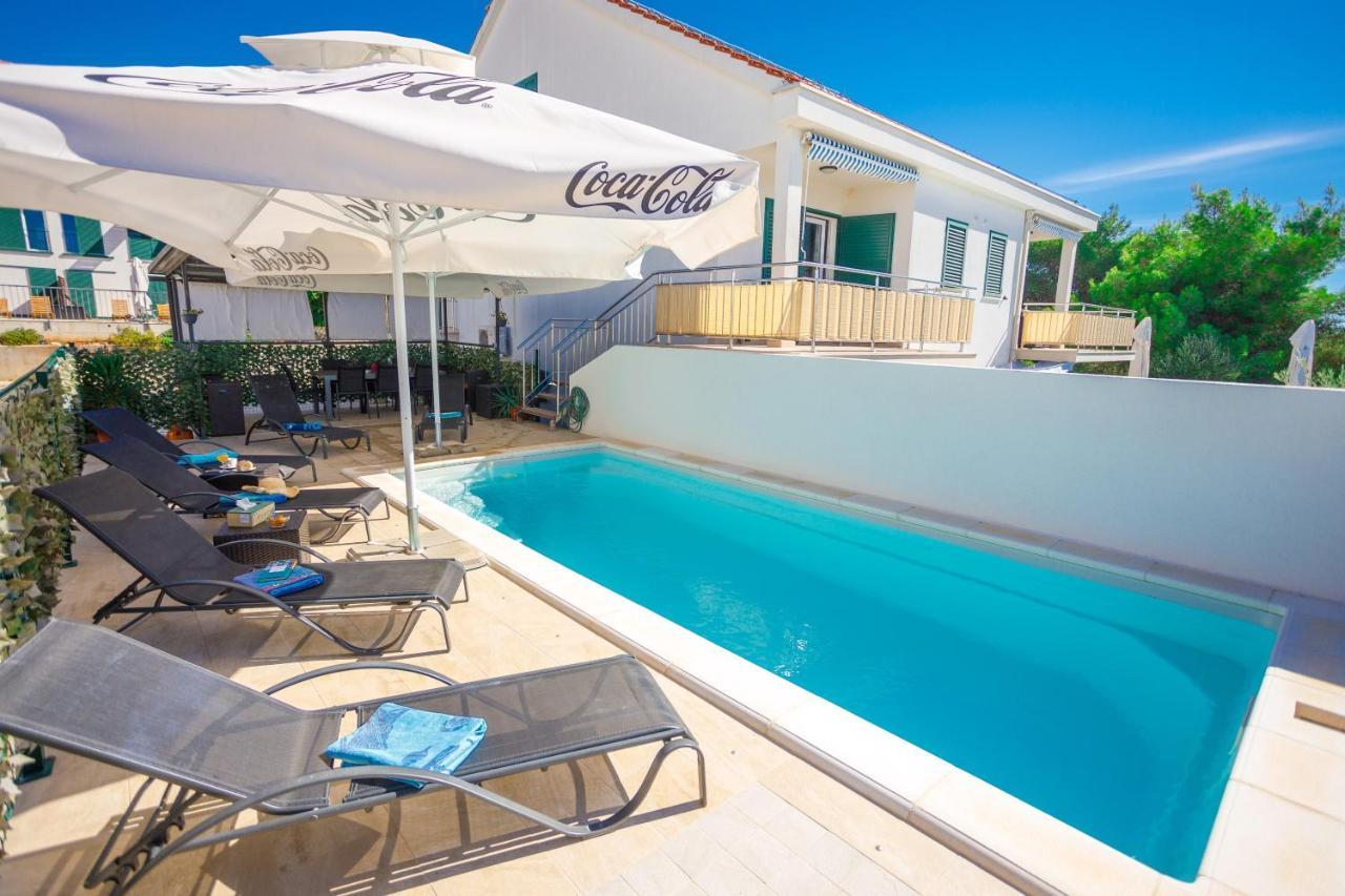 Apartment Jerry With Private Pool Милна Екстериор снимка